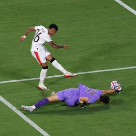 إنقاذ "سوبر بونو" حديث العالم بعد ملحمة الهلال وسيتي