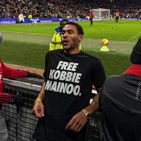 "أطلقوا سراحه".. أخ كوبي ماينو يضع مانشستر يونايتد في قفص الاتهام