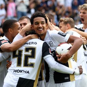 إلفرزبيرغ ينتزع فوزاً تاريخياً على ليفركوزن في الدوري الألماني