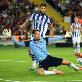 برشلونة يتحرك صوب سوسيداد لحسم أول صفقة بالموسم الجديد