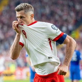 بولندا تهزم فنلندا وتواصل تحديها هولندا في تصفيات المونديال