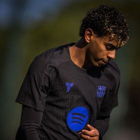 لامين يامال يغيب عن تدريبات برشلونة قبل مواجهة إشبيلية