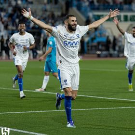 كريم بنزيما يعادل رقمين قياسيين في ظهوره الأول مع الهلال