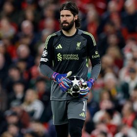 بعد صلاح وروبرتسون .. أليسون بيكر يقترب من ترك ليفربول والعودة للدوري الإيطالي