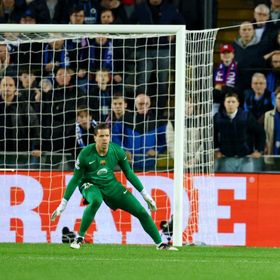 ليلة للنسيان لحارس برشلونة تشيزني كادت تنتهي بكارثة