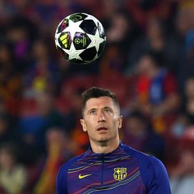 روبرت ليفاندوفسكي يزيد الغموض حول مستقبله مع برشلونة