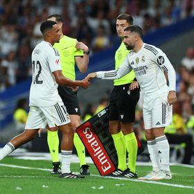 عودة ترينت وكارفاخال وهويسن لقائمة ريال مدريد ضد برشلونة