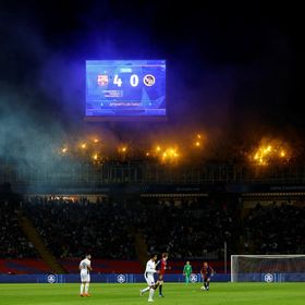 برشلونة يُعاقب جمهوره بإغلاق المدرجات