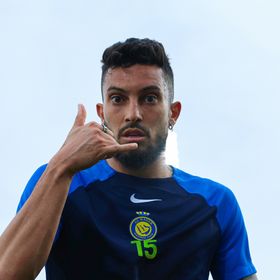 النصر السعودي يتحرك لاستعادة مدافعه البرازيلي السابق