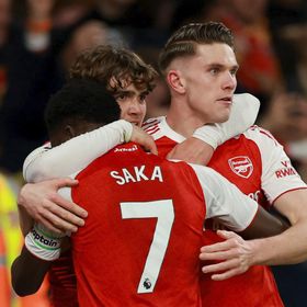 أرسنال يفلت من فخ إيفرتون بفوز متأخر.. ونيوكاسل يصدم تشيلسي