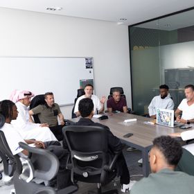 الجهاز الفني للمنتخب السعودي يجتمع مع لاعبي الهلال