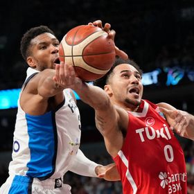 تركيا تقهر اليونان وأنتيتوكومبو وتواجه ألمانيا على لقب بطولة أوروبا للسلة