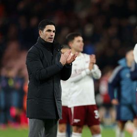 خطأ جعله بطلاً.. أرتيتا يمتدح مدافعه بعد "ريمونتادا" أرسنال