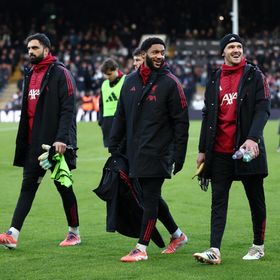 لماذا تأخر انطلاق مباراة فولهام وليفربول 15 دقيقة؟