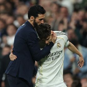 على خطى أنشيلوتي.. أربيلوا يكرر إنجازاً تاريخياً لمدربي ريال مدريد في أوروبا