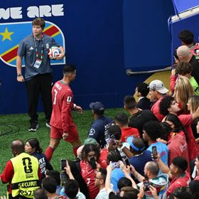 هل يرضخ مدرب البرتغال للمنتقدين ويُجلس رونالدو بديلاً بكأس العالم؟