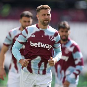 ميلان يختار مهاجمه الجديد من وست هام لحل أزمة غياب خيمينيز