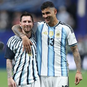روميرو: يجب أن يفوز ميسي بالكرة الذهبية حتى يقرر الاعتزال