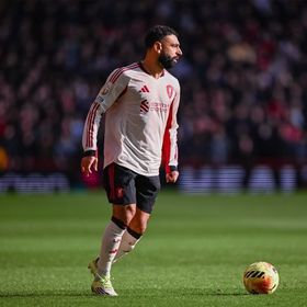 لماذا يُفضل محمد صلاح الاستمرار مع ليفربول حتى 2027؟