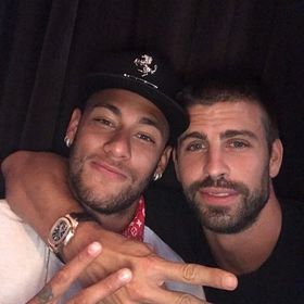 الكشف عن سر رسالة نيمار وبيكيه من لاعب سابق في برشلونة