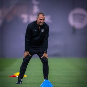 فليك يختبر روني باردغي قبل ضمه لصفوف فريق برشلونة الأول