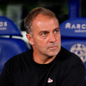 هل يدفع برشلونة ثمن "القرارات المتهورة" للمدرب فليك؟