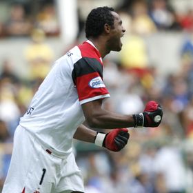 الحارس الذي أطعم جثة شريكته للكلاب يعود في كأس البرازيل