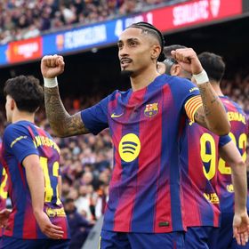 ثلاثية رافينيا تقود برشلونة لسحق إشبيلية وكانسيلو يهز الشباك