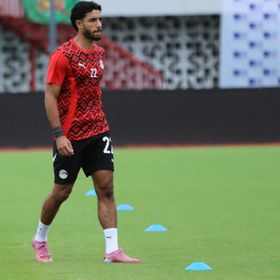 شاهد.. مرموش يتعرض لإصابة مبكرة أمام بوركينا فاسو ويغادر الملعب