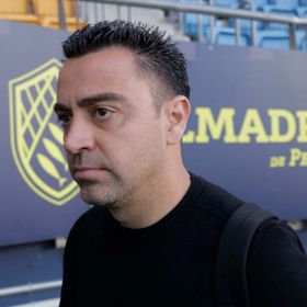 تقارير: برشلونة يفكر في إقالة تشافي قبل نهاية الموسم