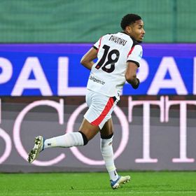 ميلان ينتزع تعادلاً متأخراً من فيورنتينا ويجازف بخسارة المركز الثاني