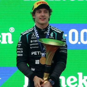 إنجاز تاريخي.. الإيطالي أنتونيلي يفوز بسباق الصين في فورمولا 1 بعمر 19 عاماً