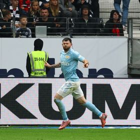 أوليفر بيرك يصبح أول اسكتلندي يسجل ثلاثية في الدوري الألماني