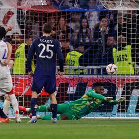 أخطاء أونانا تحرم مانشستر يونايتد من الفوز على ليون بالدوري الأوروبي