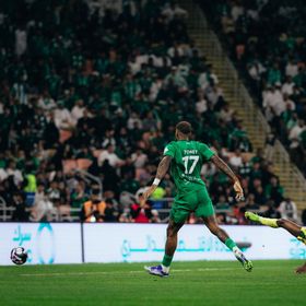 شاهد.. "هاتريك" إيفان توني يقود الأهلي لقلب الطاولة على الخليج