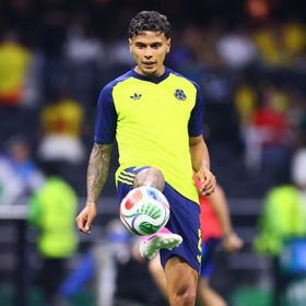 تقرير: الاتحاد يقترب من صفقة ريوس لاعب بنفيكا بمقابل زهيد
