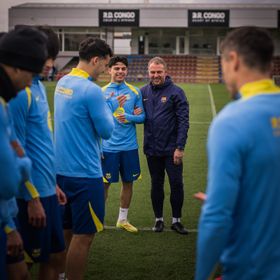 وجه جديد في تشكيلة برشلونة أمام إشبيلية ولامين يامال على مقاعد البدلاء