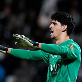 ياسين بونو يختار التشكيلة المثالية وأفضل لاعب في إفريقيا