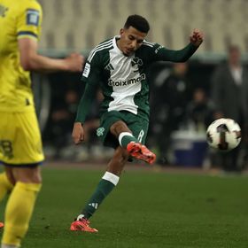 باناثينايكوس يجهز عرضاً لاستعادة المغربي عز الدين أوناحي