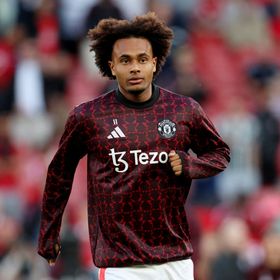 رغم التعاقد مع 3 مهاجمين.. يونايتد يرفض التفريط في زيركزي