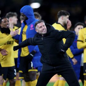 ولفرهامبتون ينتصر لأول مرة بسحق مدربه السابق في الدوري الإنجليزي