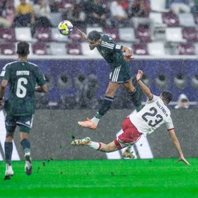 أمطار غزيرة تؤجل الشوط الثاني من مباراة السعودية والإمارات بكأس العرب