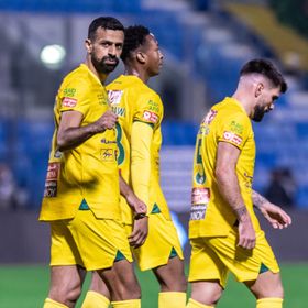 نجم الخليج يُعادل رقم الدوسري في الدوري السعودي