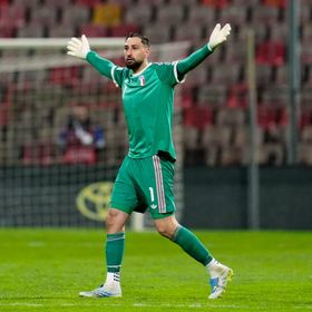 هل تسبب صبي الكرات بحرمان إيطاليا من كأس العالم؟