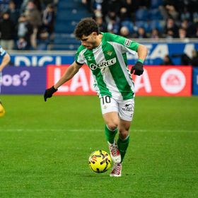 الزلزولي يتوهج مع بيتيس ويقترب من تحطيم رقمه القياسي