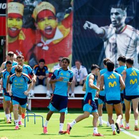 "مليار يورو" يفصل بين إسبانيا والنمسا قبل صدام أوروبي بكأس العالم