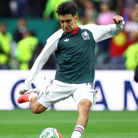 بعد بيليه.. مورا ثاني أصغر لاعب يشارك في دور إقصائي بكأس العالم