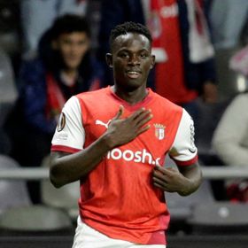 جيسوس يعلن رحيل لابورت وأوتافيو عن النصر وتطورات صفقة روجر فرنانديز