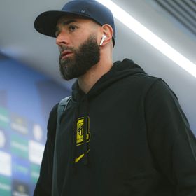 صفقات متشابكة.. انتقال كريم بنزيما يحدد مستقبل كانتي والنصيري