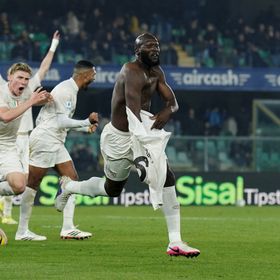 نابولي ينوي "تجميد" المهاجم روميلو لوكاكو بسبب التمرد